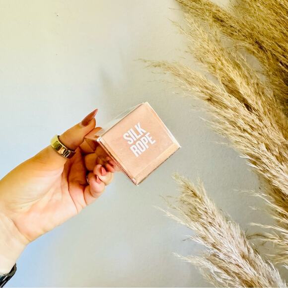 NEW JEFFREE STAR The Gloss Lip Color Silk Rope Nude Bronze Light Tint Glitter - Picture 4 of 10